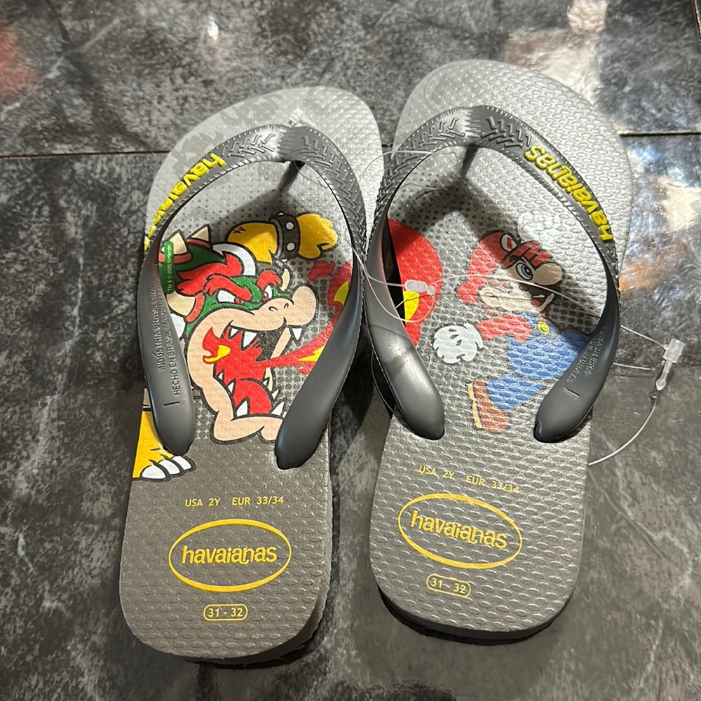 Brand new Havaianas 2Y EUR 33/34
